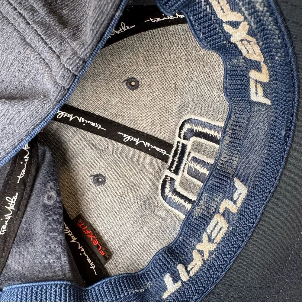 Travis Mathew B-BAHAMAS FITTED HAT Navy